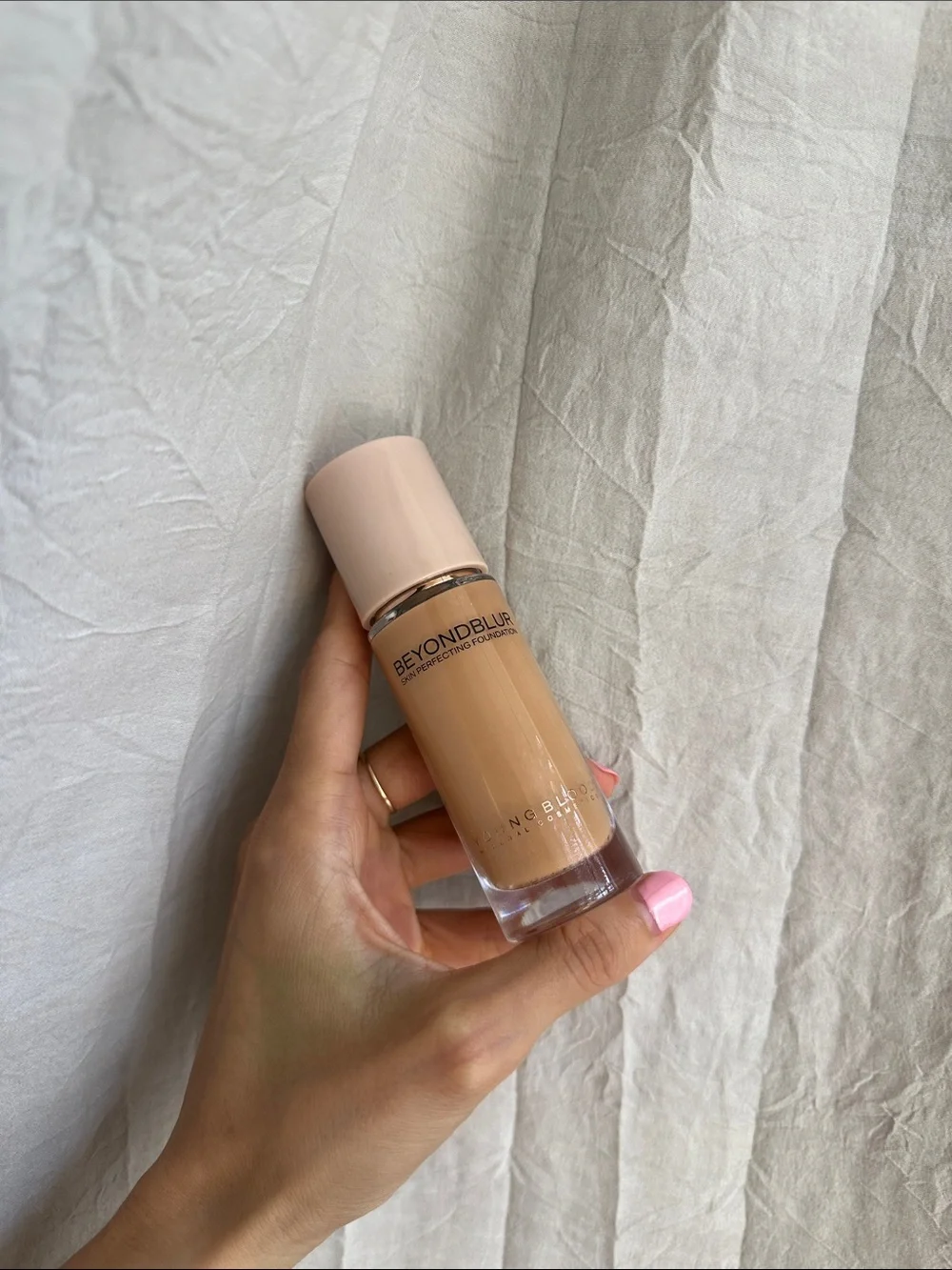 Youngblood BeyondBlur Skin Perfecting Foundation - Beige